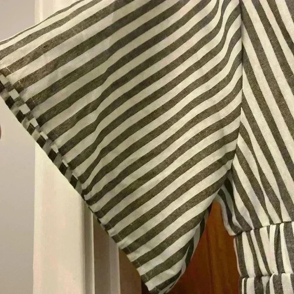 Striped Print Pocket Knot Flutter Sleeve Jumpsuit by Bloomchic. Size 12 New - Picture 4 of 8